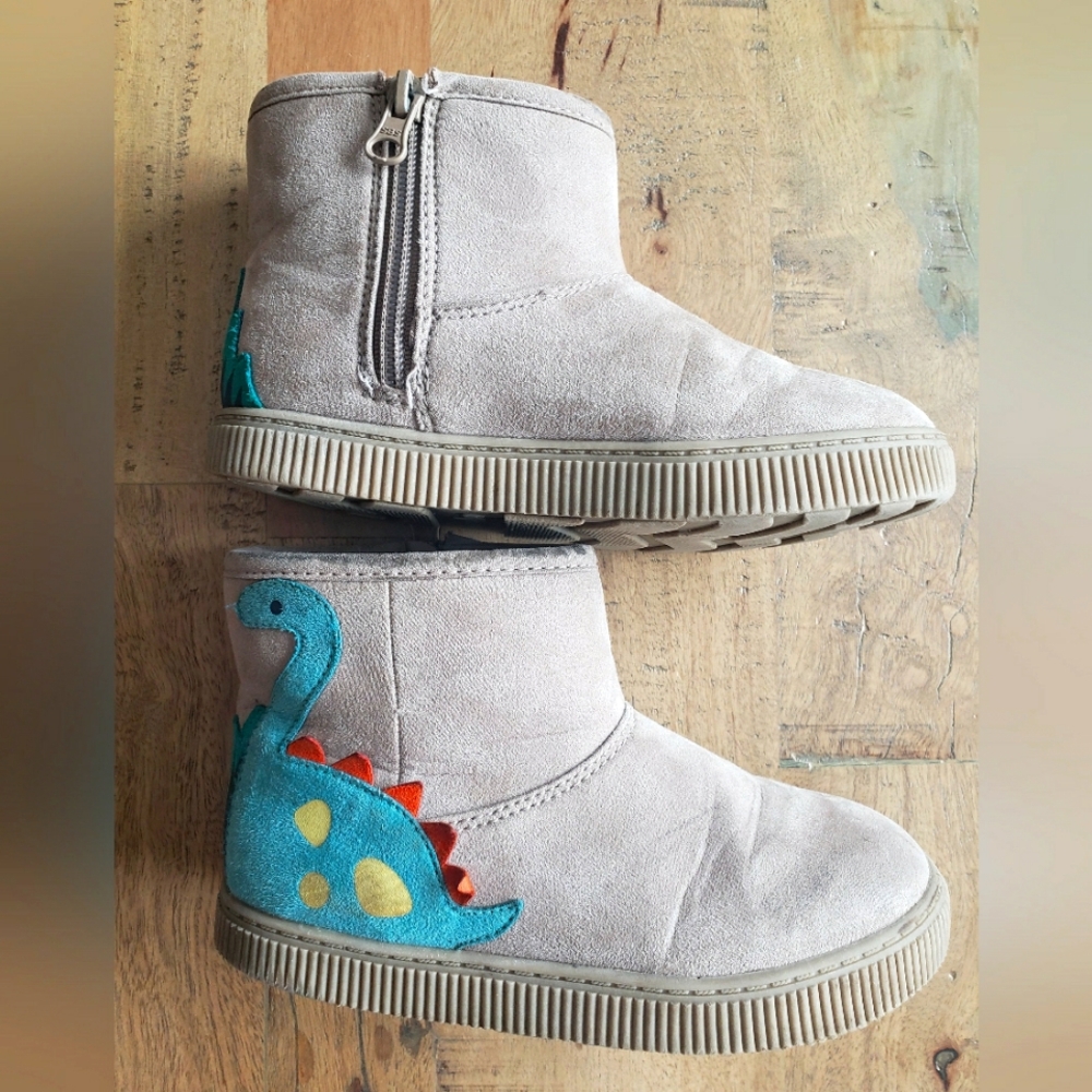 Kids fall/winter boots.
